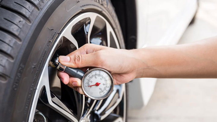 vérifier la pression des pneus