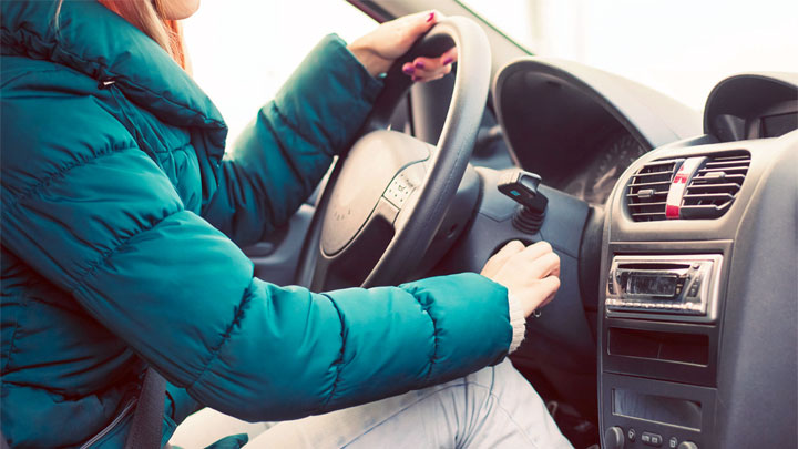 la voiture clique au démarrage